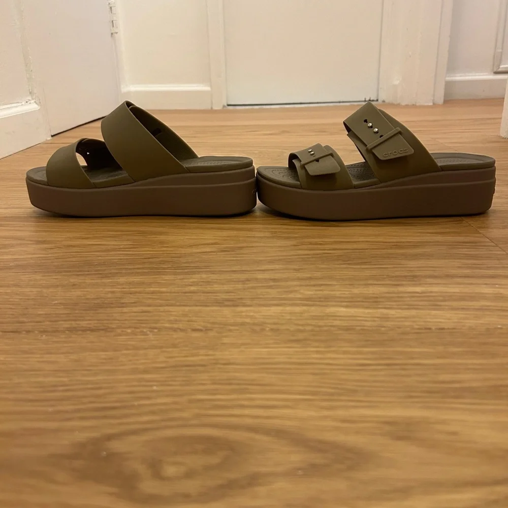 Crocs Brooklyn Low Wedge Sandal - Picture 3 of 6